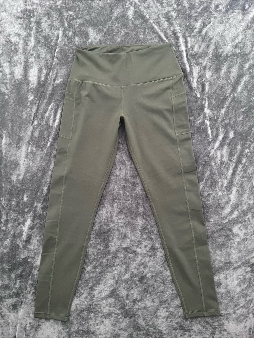 High-Waist Olive Green Active cool weather Leggings with 3 Pockets Small